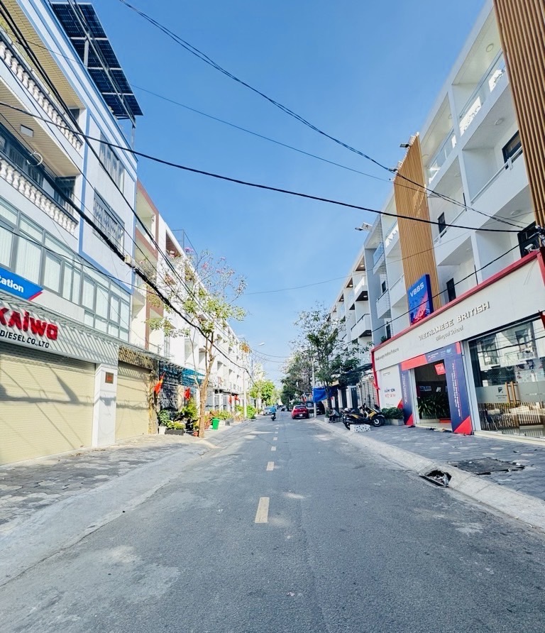 NHÀ MẶT TIỀN KHU VỰC TÊN LỬA KINH DOANH SẦM UẤT